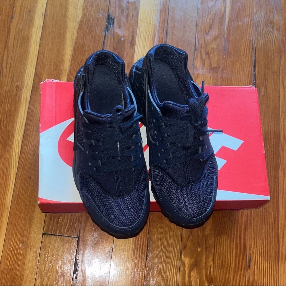 Nike Navy Huarache Sneakers